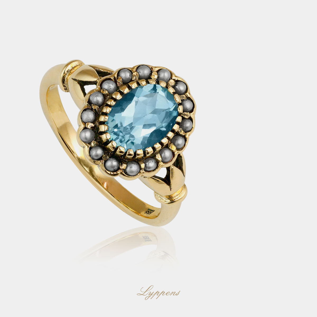 Yellow gold ring with topaz and pearl