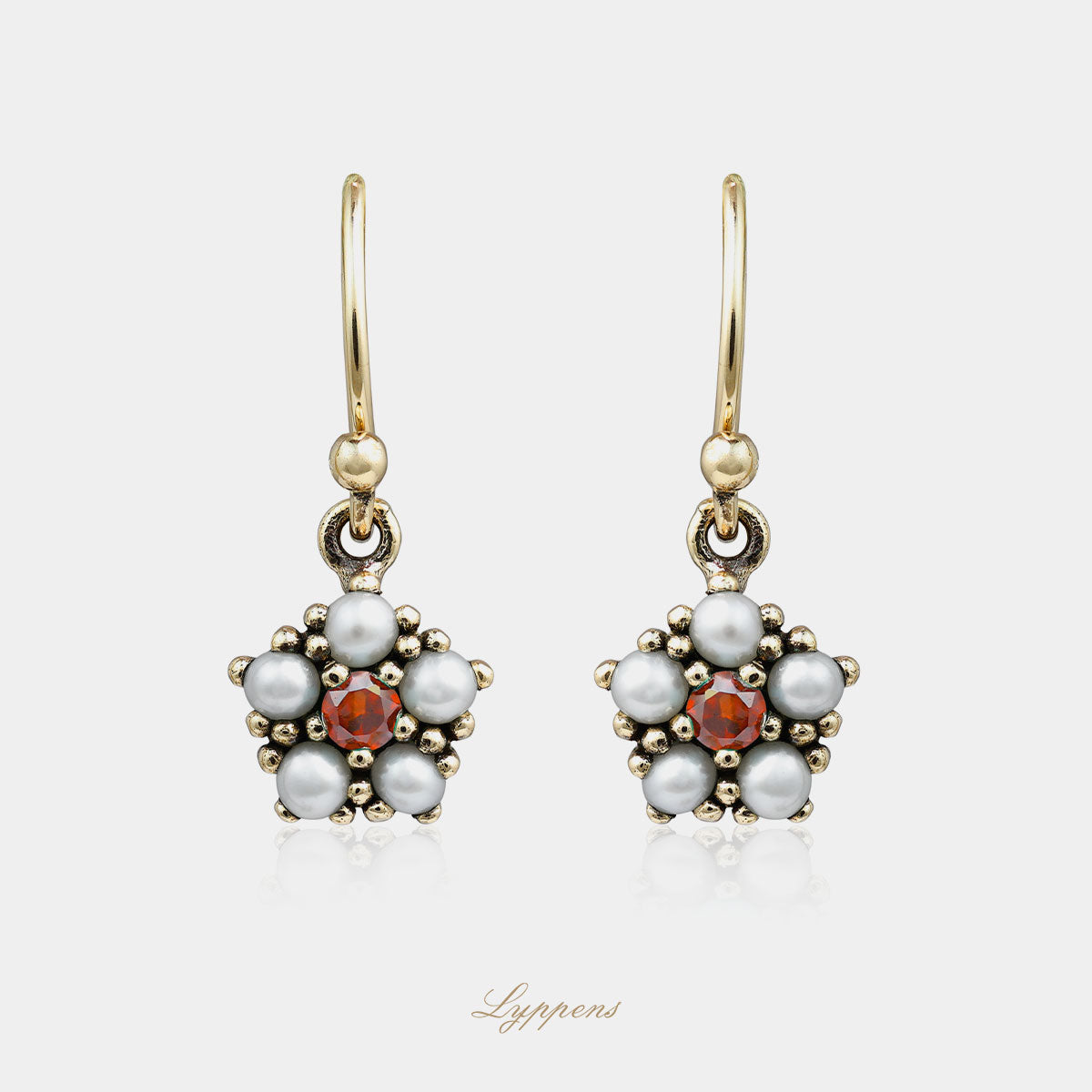 Yellow gold earrings with garnet and pearls