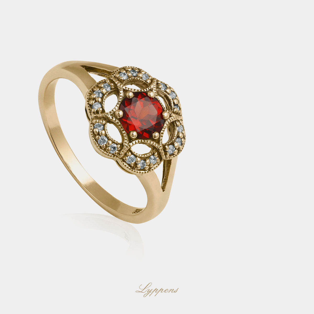 Yellow gold ring with garnet and diamonds