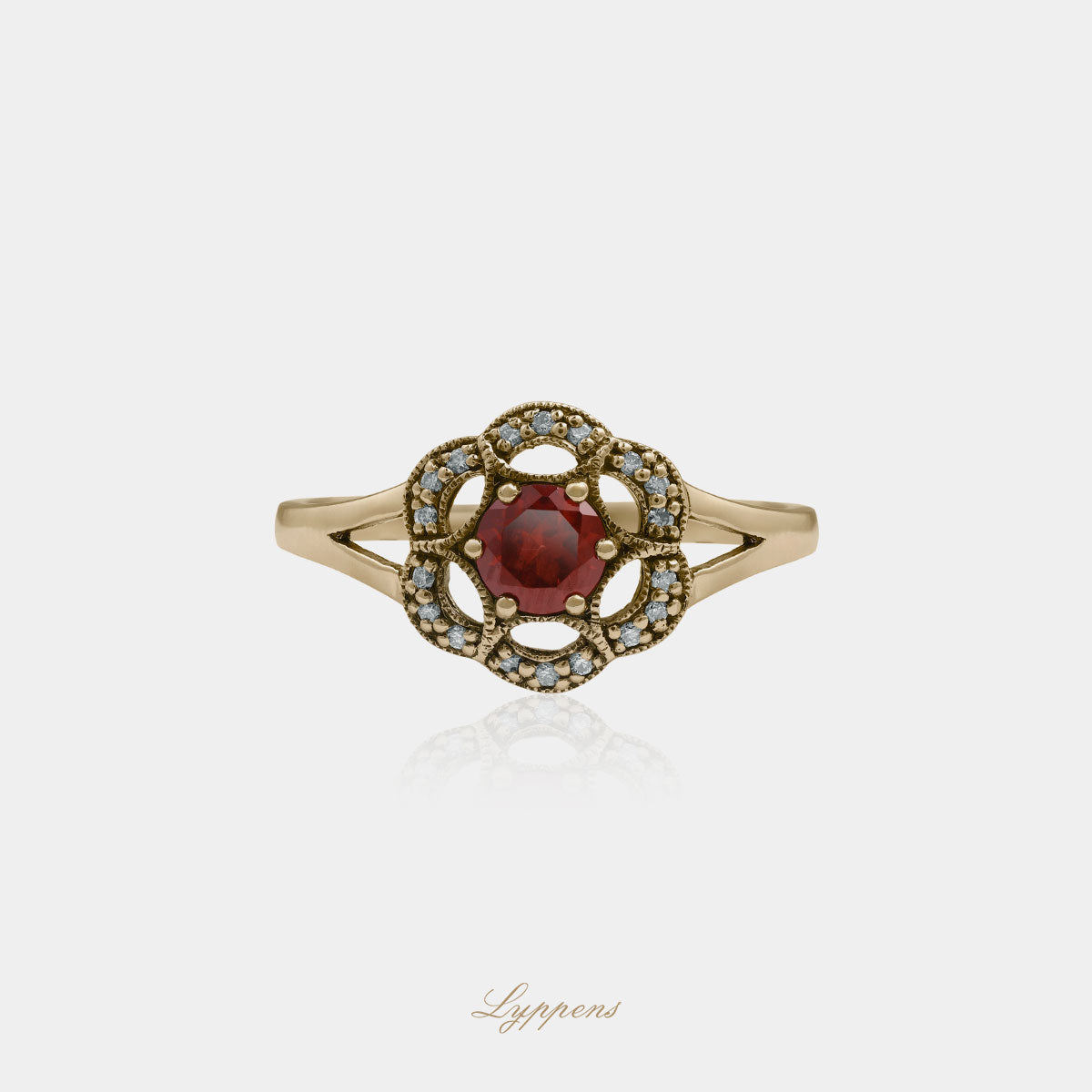 Yellow gold ring with garnet and diamonds