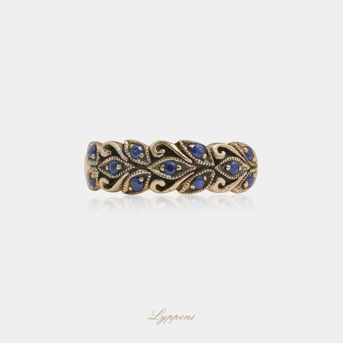 Yellow gold ring with sapphire