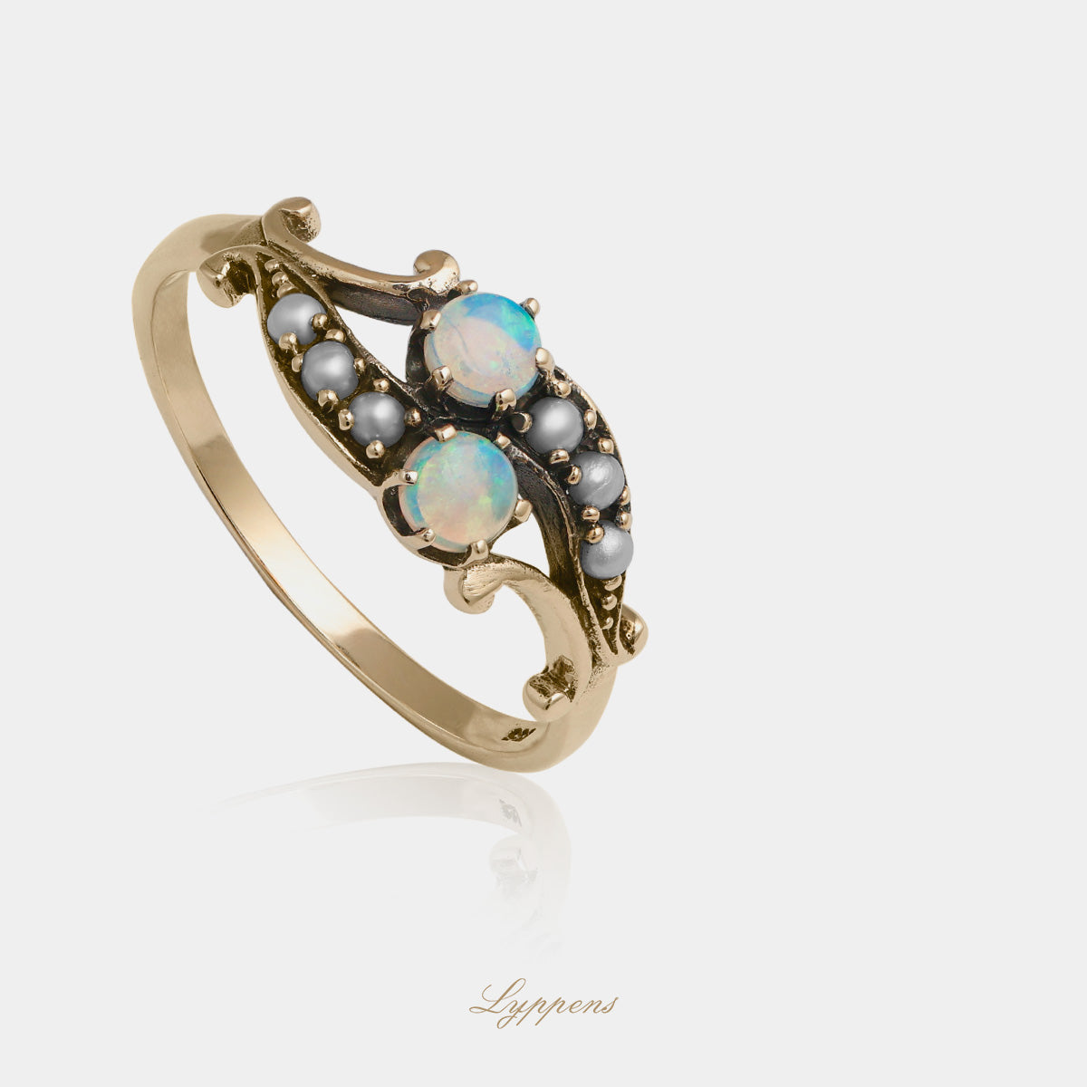 Yellow gold ring with opal and pearls