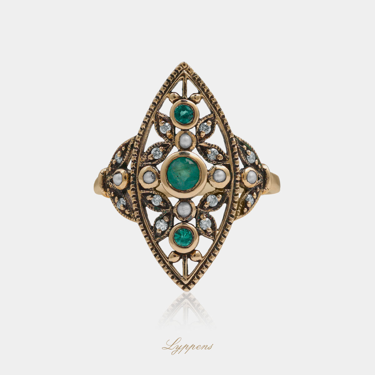 Yellow gold ring with pearl, emerald and diamonds