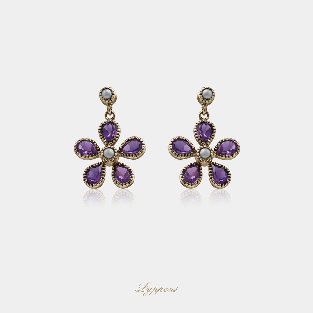 Yellow gold ear studs with amethyst and pearls