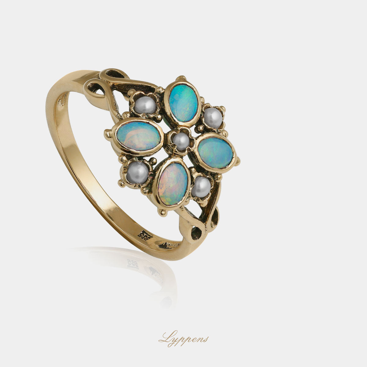 Yellow gold ring with opal and pearls