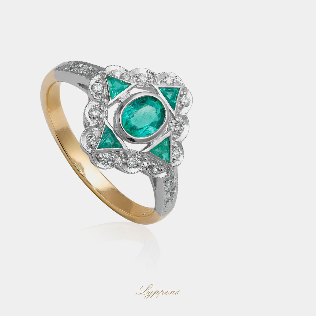 Yellow gold ring with emerald and diamonds