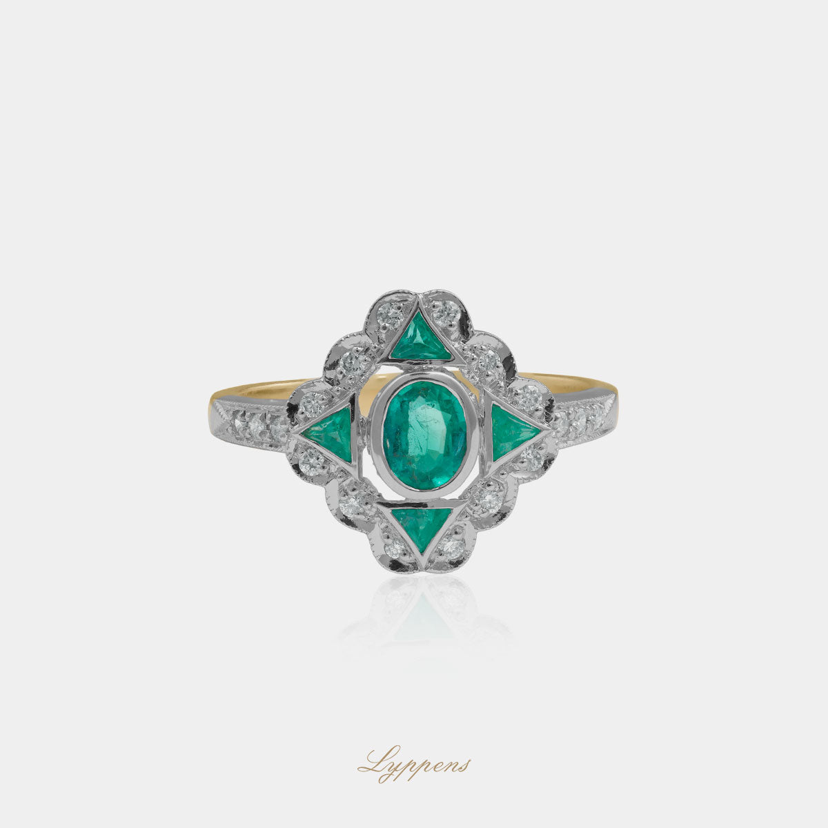 Yellow gold ring with emerald and diamonds