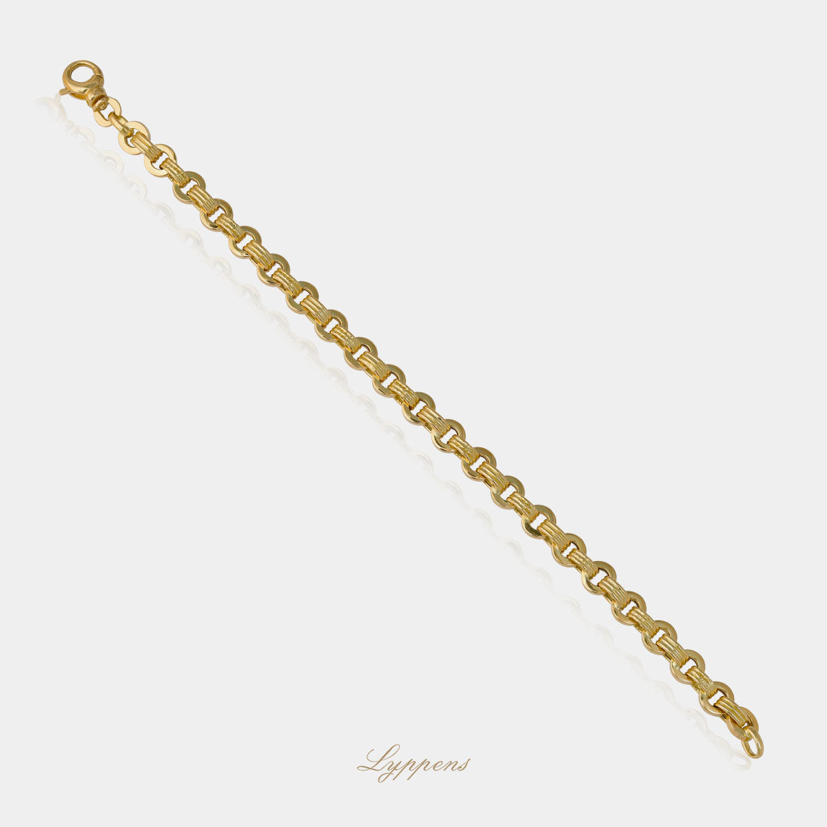 Geelgouden fantasie armband, deze armband is opgebouwd uit verschillende soorten schakels 