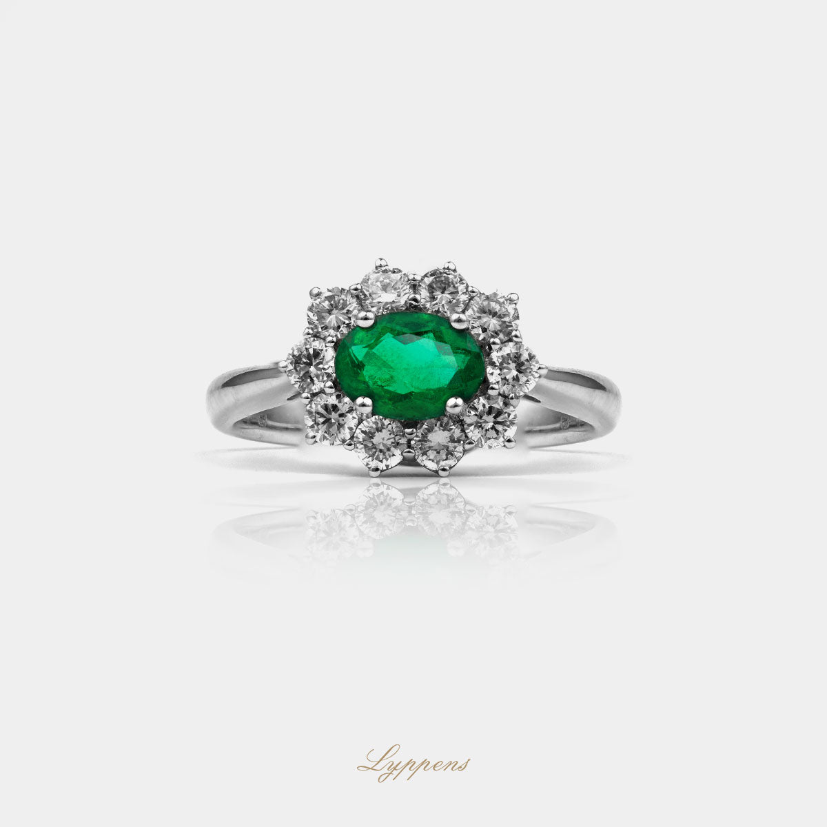 White gold entourage ring with emerald and diamonds