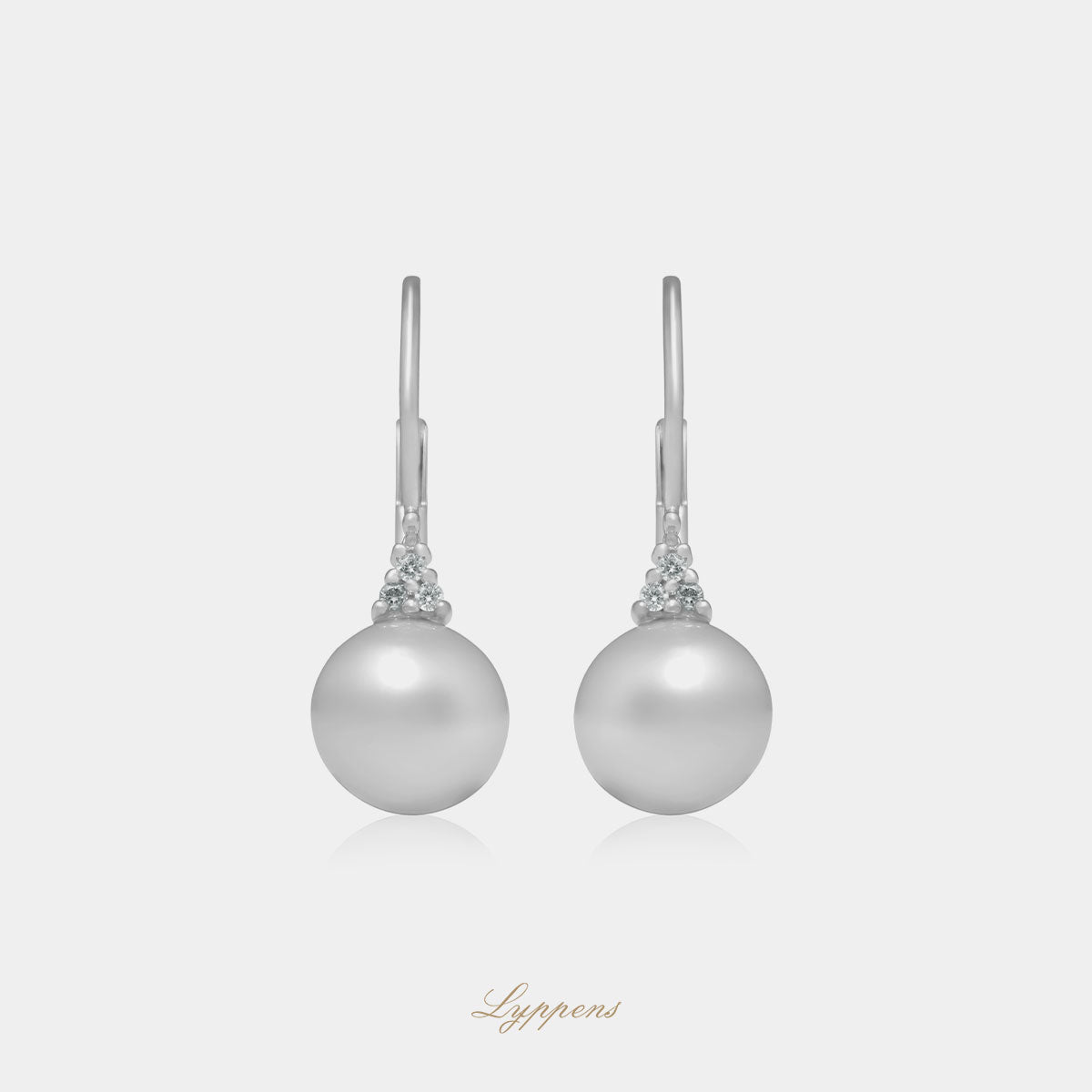 White gold earrings with pearls and diamonds