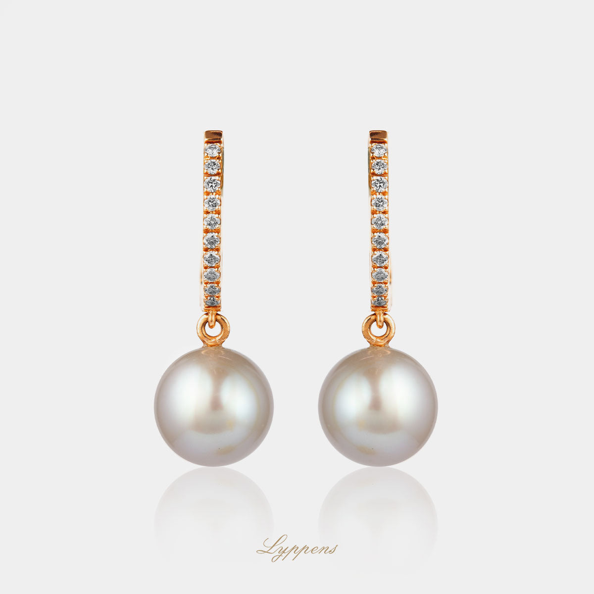 Yellow gold earrings with diamond and gray pearl