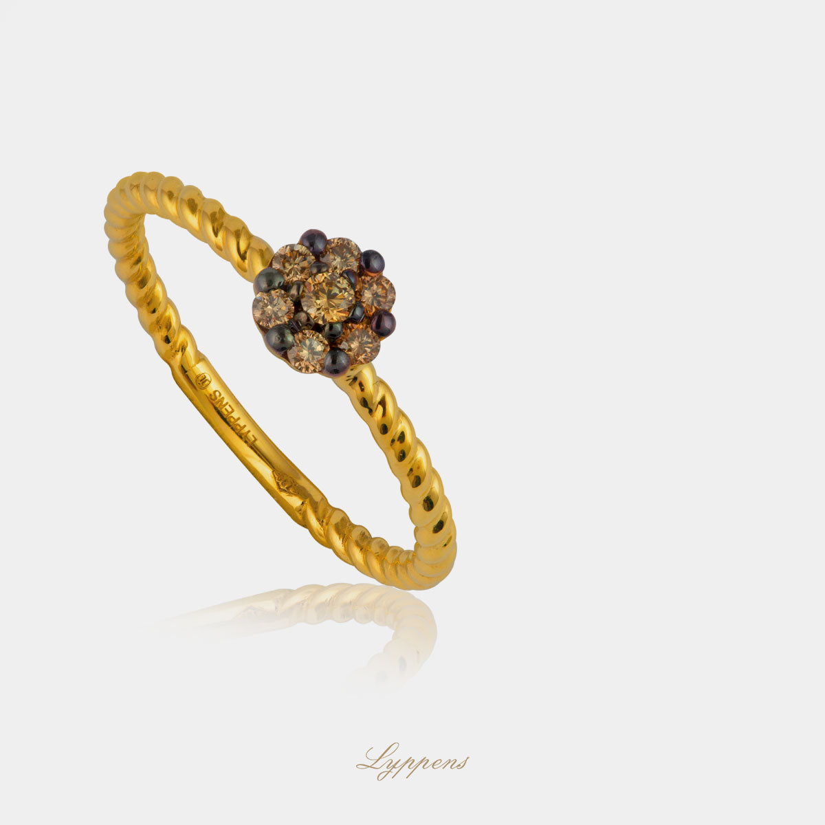 Yellow gold twisted ring with Brown diamond