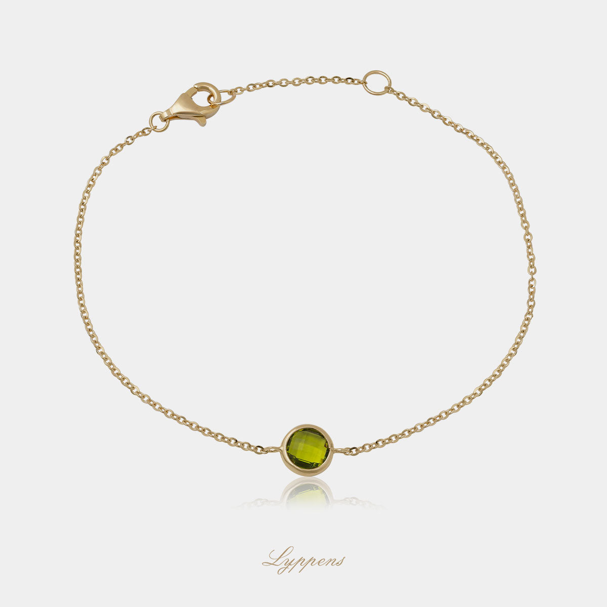 Geelgouden anker schakelarmband gezet met een checkerboard geslepen groene peridoot.