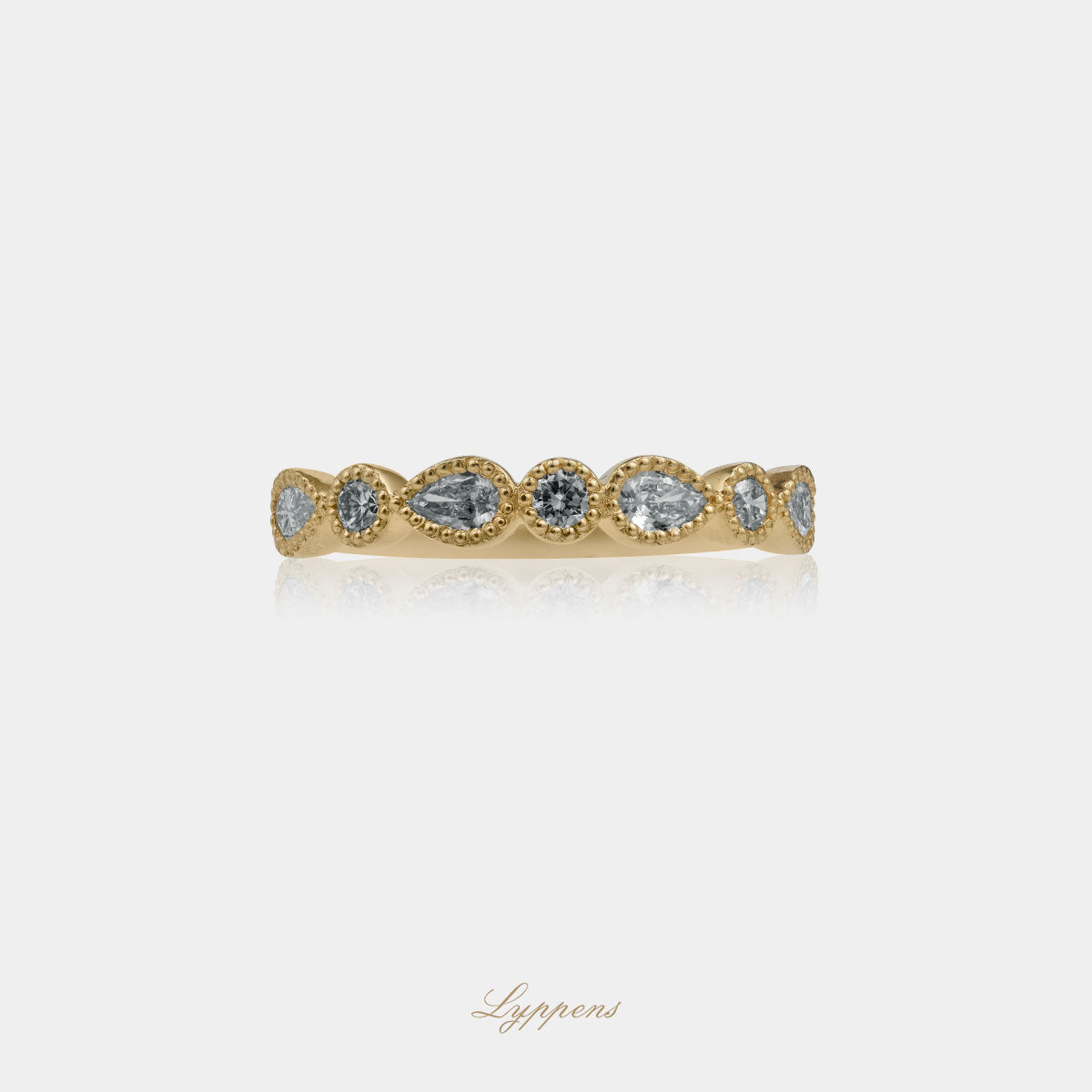 Yellow gold alliance ring with diamond