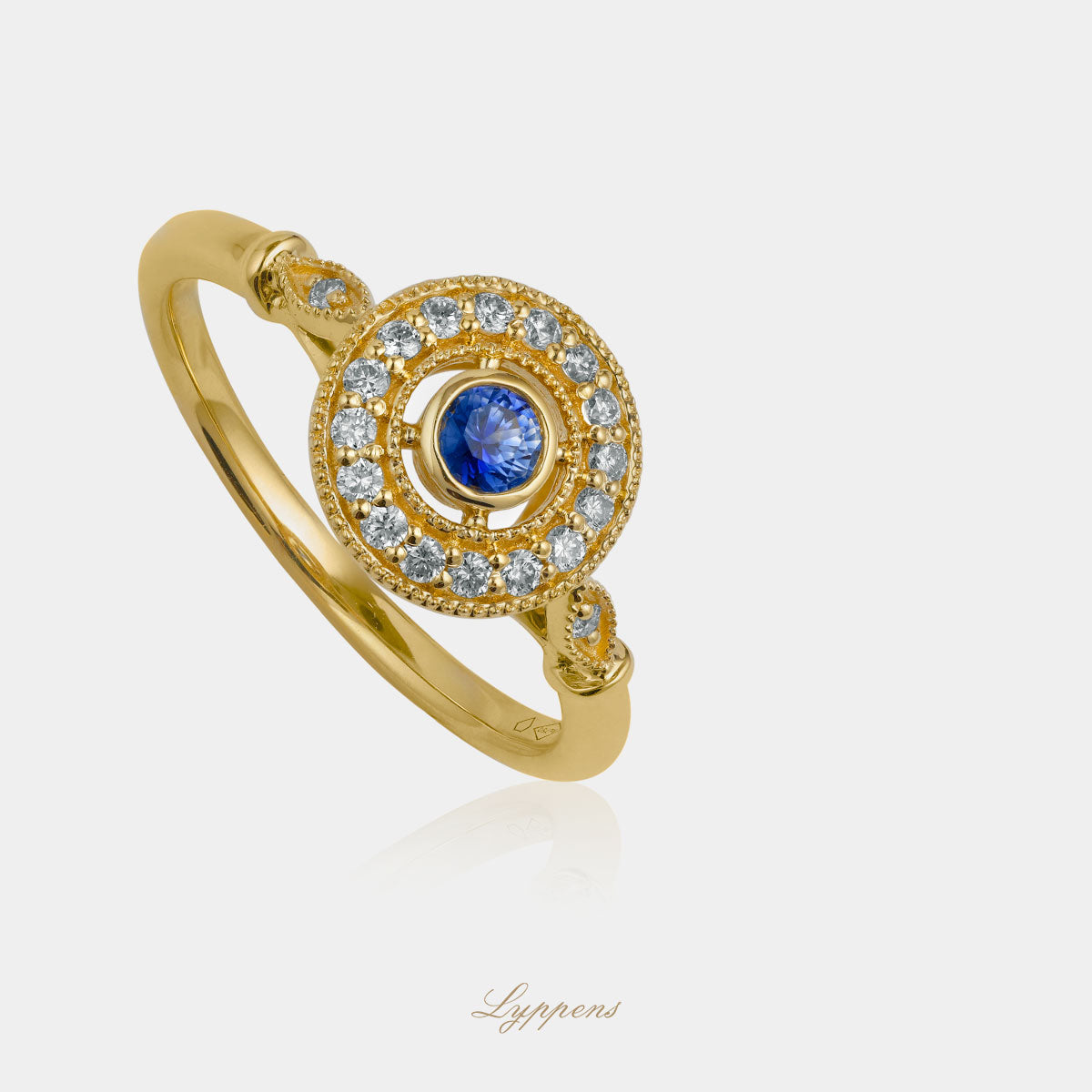 Geelgouden art deco stijl ring met saffier en diamant