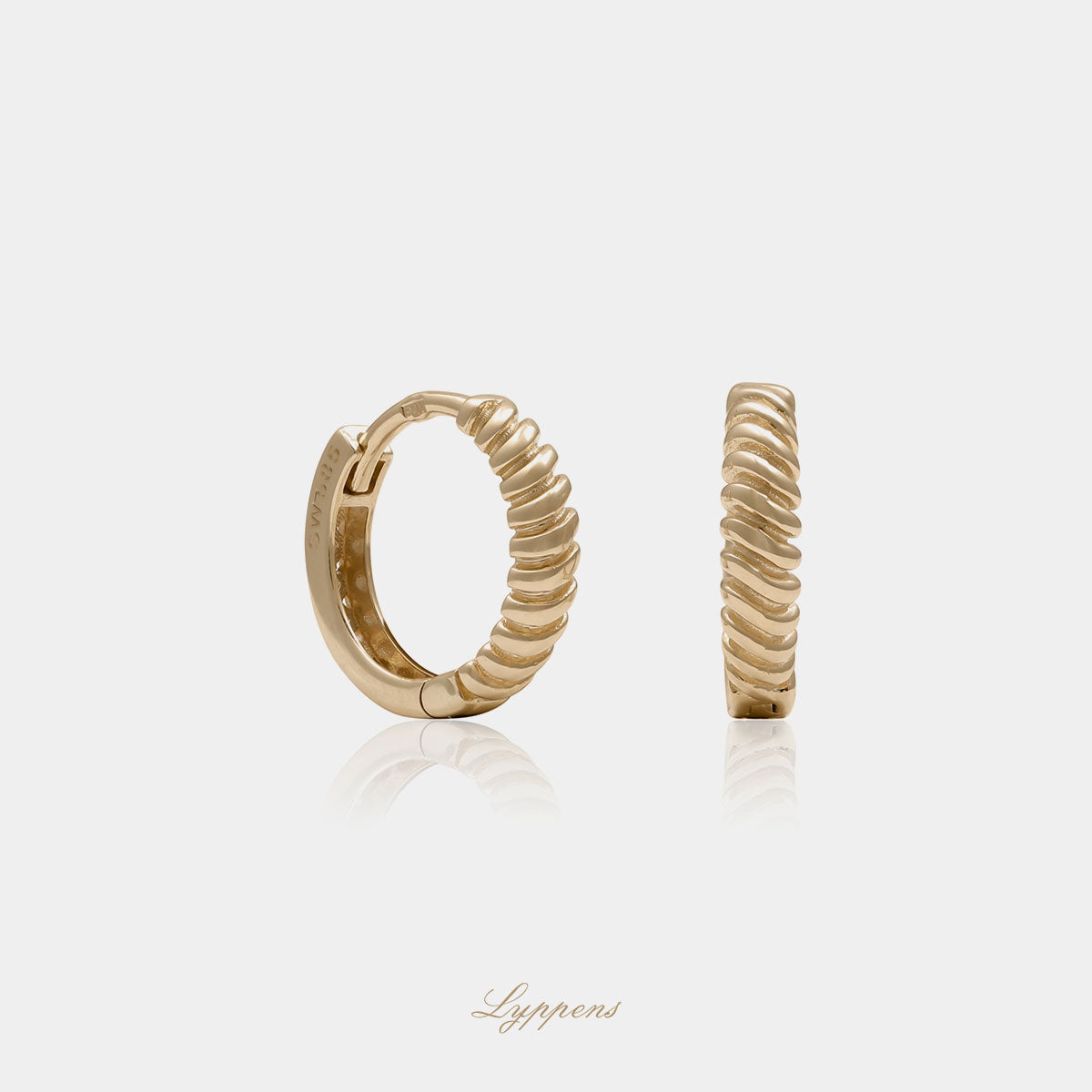 14kt geelgouden gedraaide oorringen.