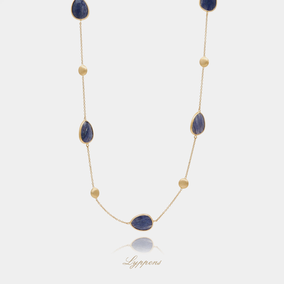14kt geelgouden anker schakelcollier met gematteerde gouden elementen en fantasie geslepen blauwe kwarts