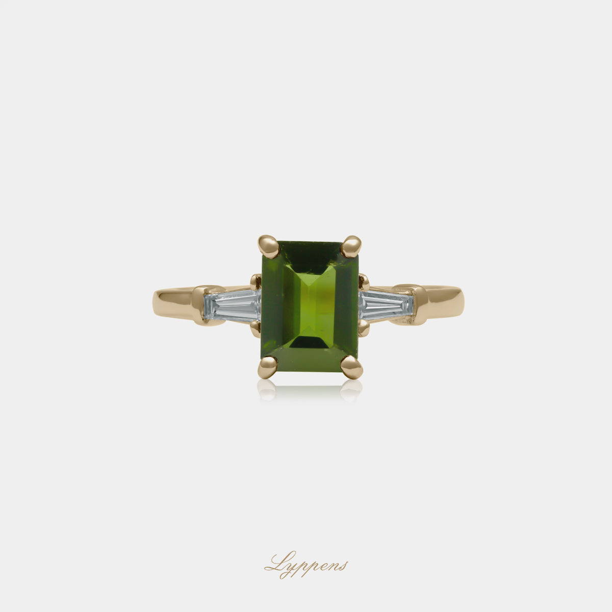 14kt geelgouden ring met rechthoekig geslepen toermalijn en 0.18ct tapered baguette geslepen diamanten