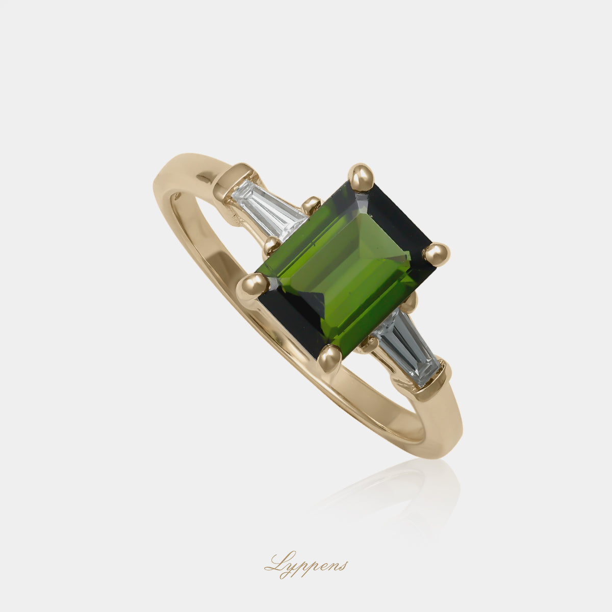 14kt geelgouden verlovingsring met toermalijn en tapered baguette geslepen diamanten