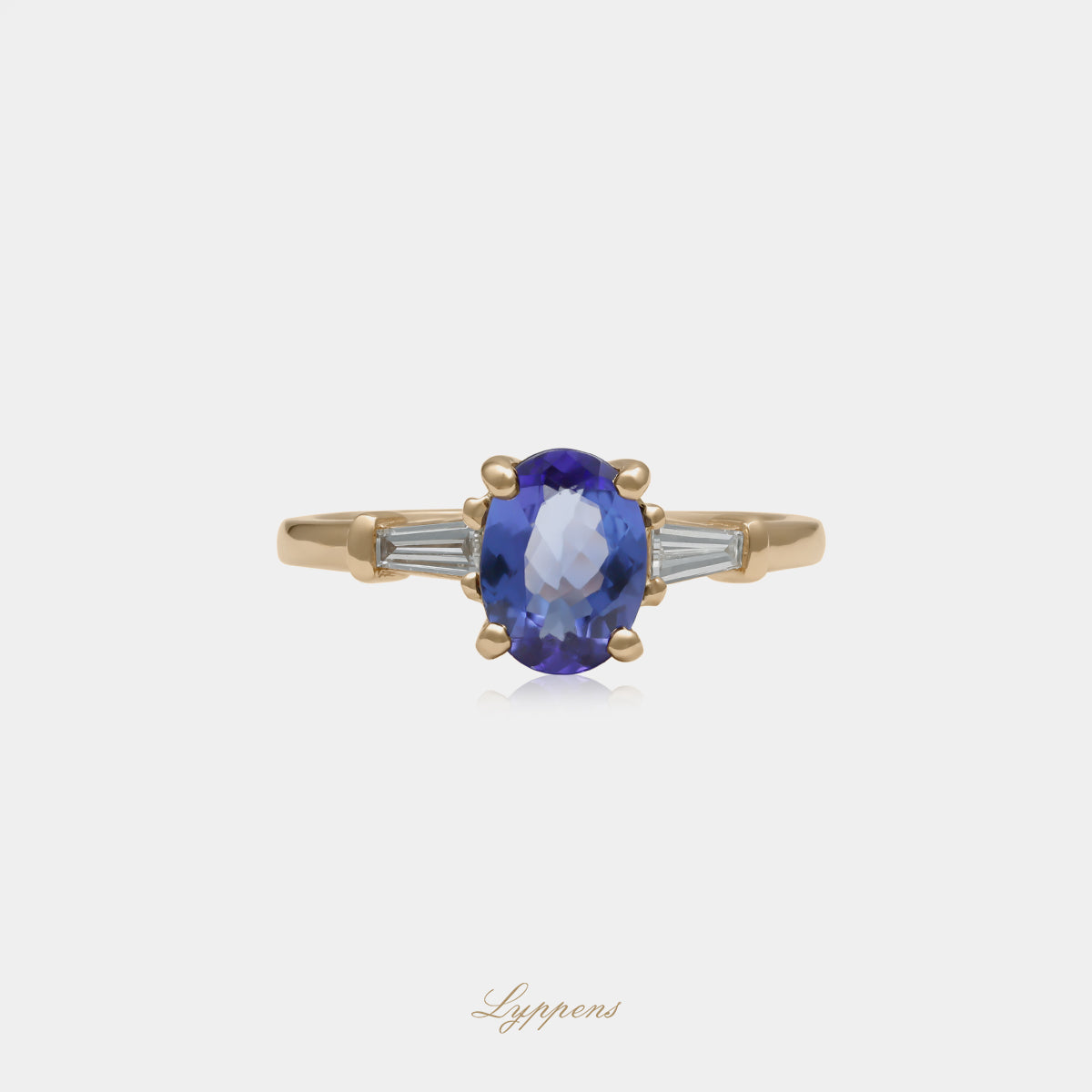 14kt geelgouden ring met ovaal geslepen tanzaniet en 0.18ct tapered baguette geslepen diamanten