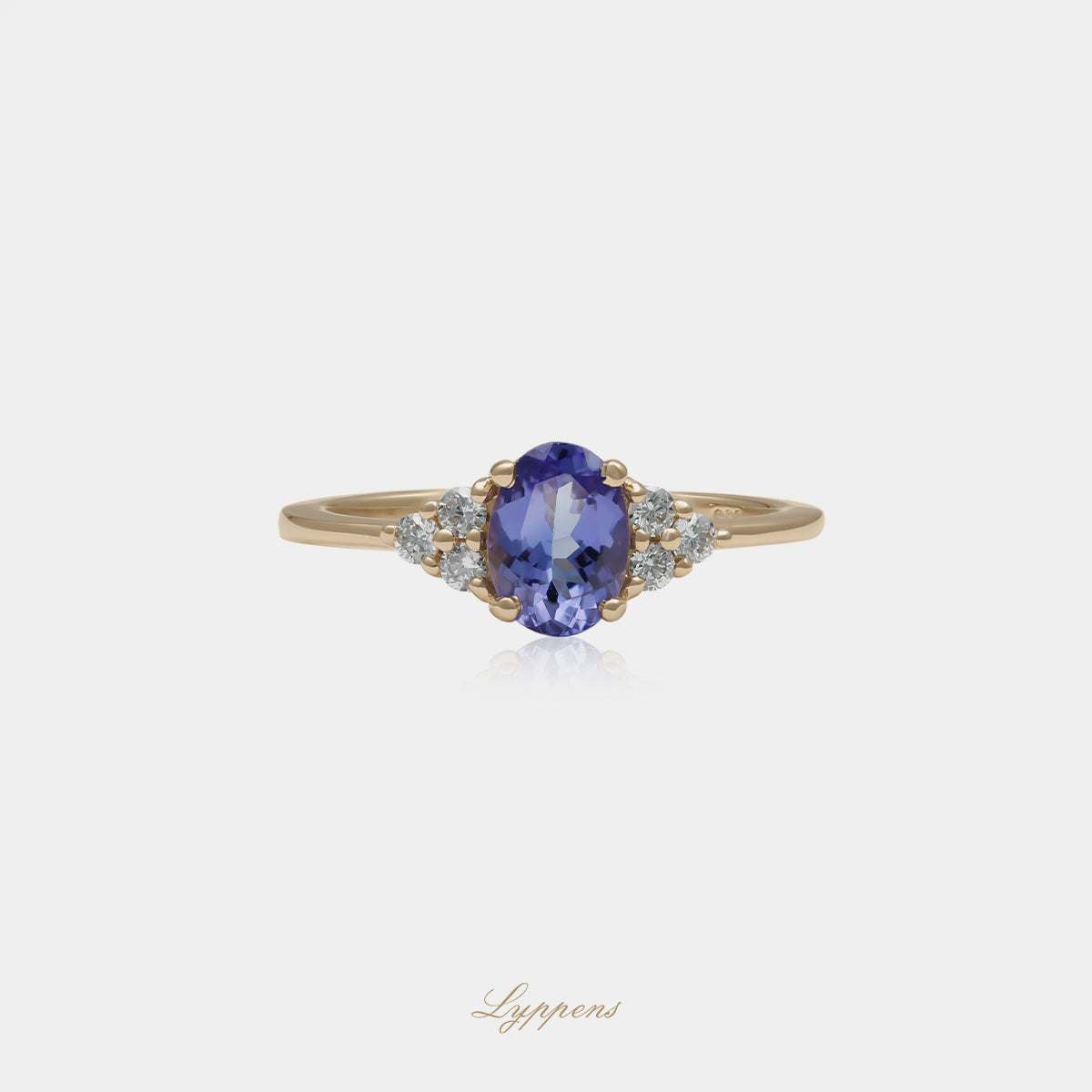 14kt geelgouden ring met ovaal geslepen tanzaniet en 0.15ct briljant geslepen diamanten