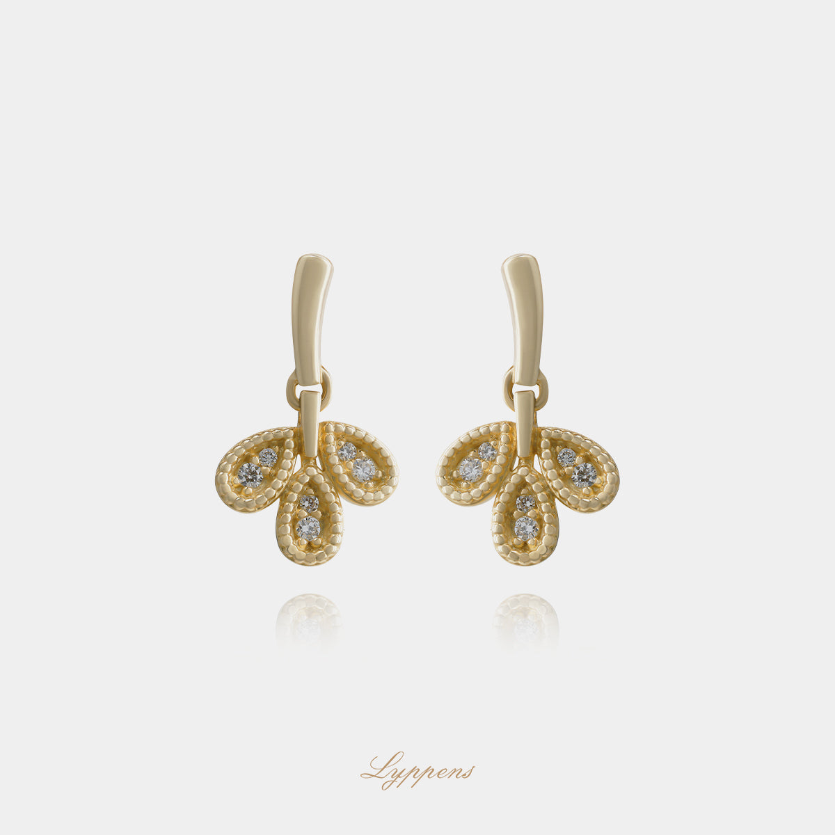 Yellow gold earrings with diamonds