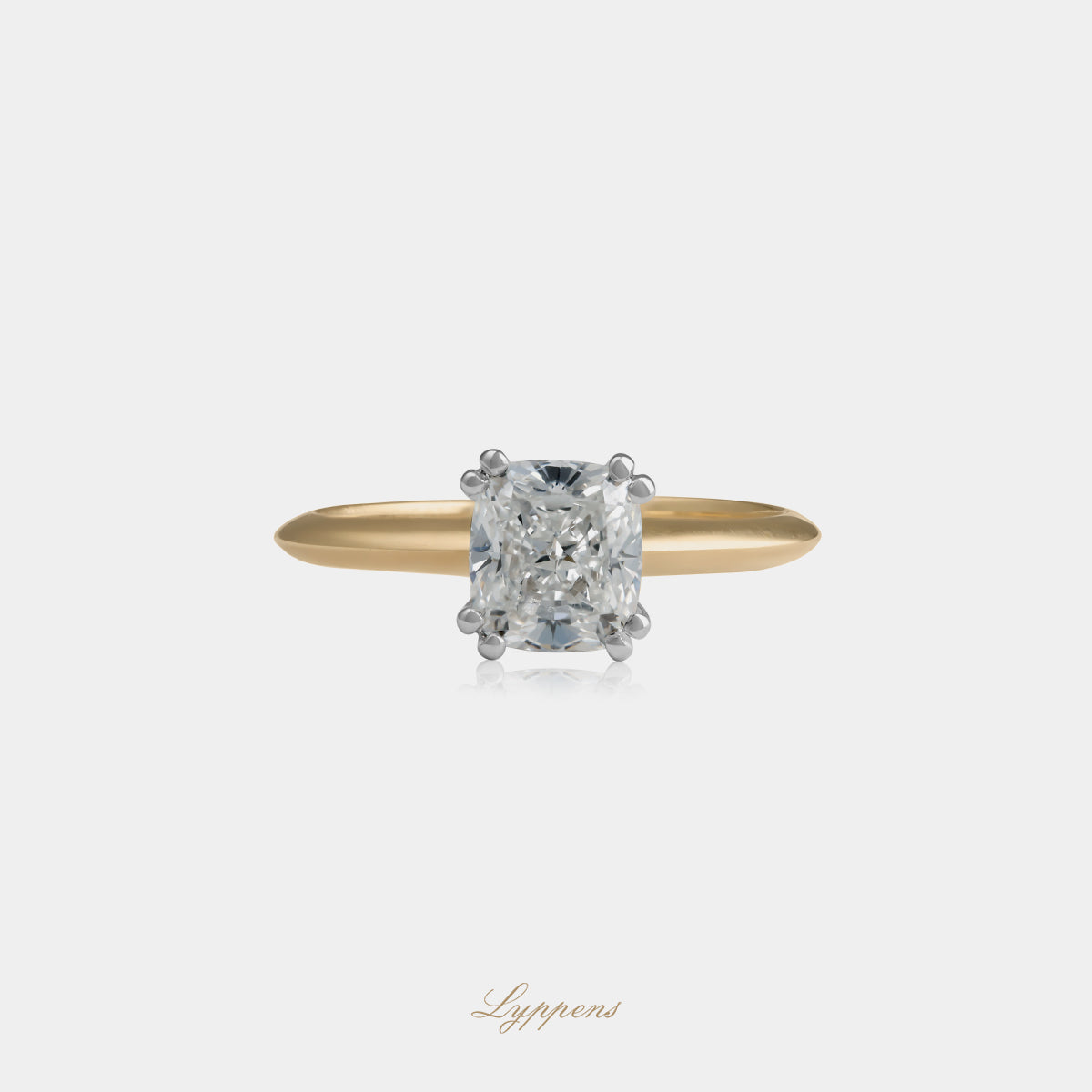 18kt geel- en witgouden solitair ring met 1.51ct cushion geslepen GIA diamant in Parijs montuur