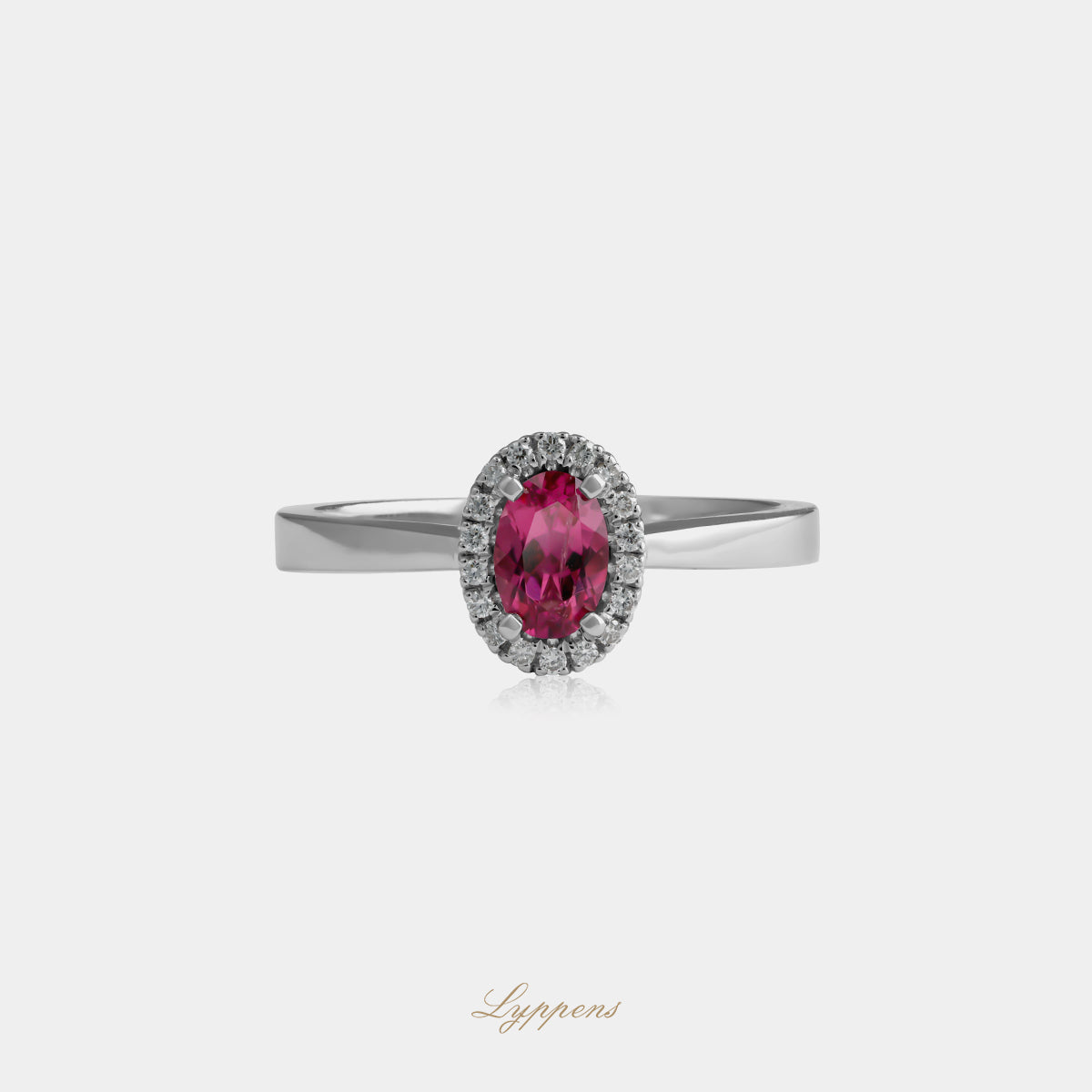 18kt witgouden entourage ring met ovaal geslepen toermalijn en 0.09ct briljant geslepen diamanten