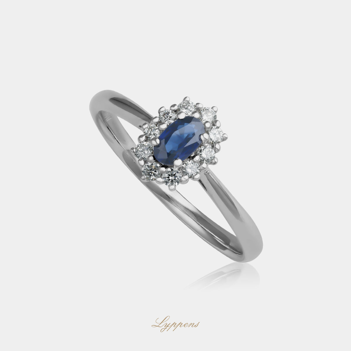 18kt witgouden verlovingsring met saffier in diamant entourage, verfijnd ontwerp