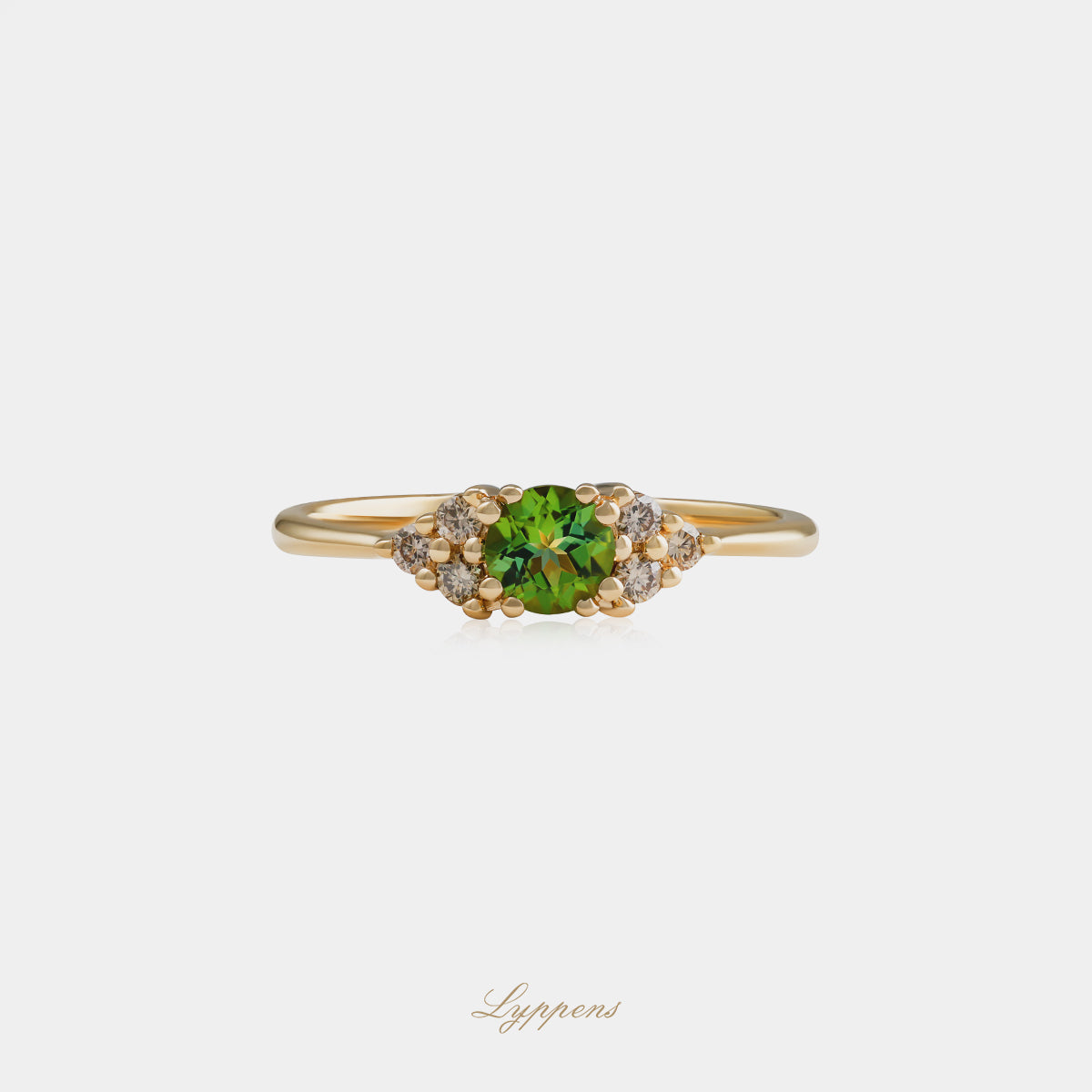 18kt geelgouden ring met rond geslepen toermalijn en 0.12ct briljant geslepen bruine diamanten