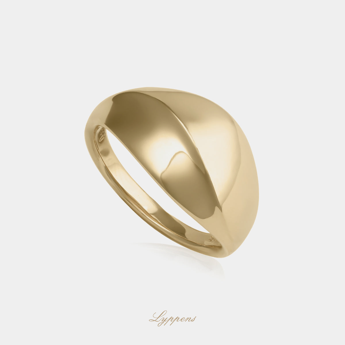 14kt geelgouden ring met bolle vorm en subtiel golvend design