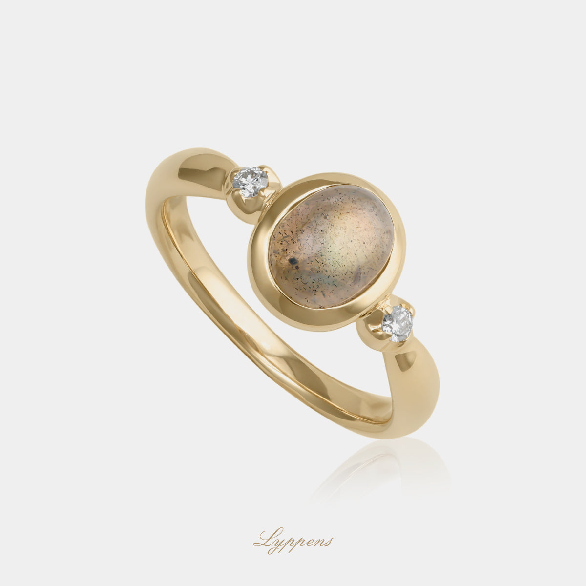 14kt geelgouden ring met labradoriet en 
briljant geslepen diamanten