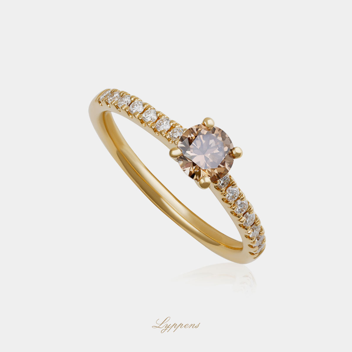 18kt geelgouden verlovingsring met bruine diamant en briljant pavé scheen