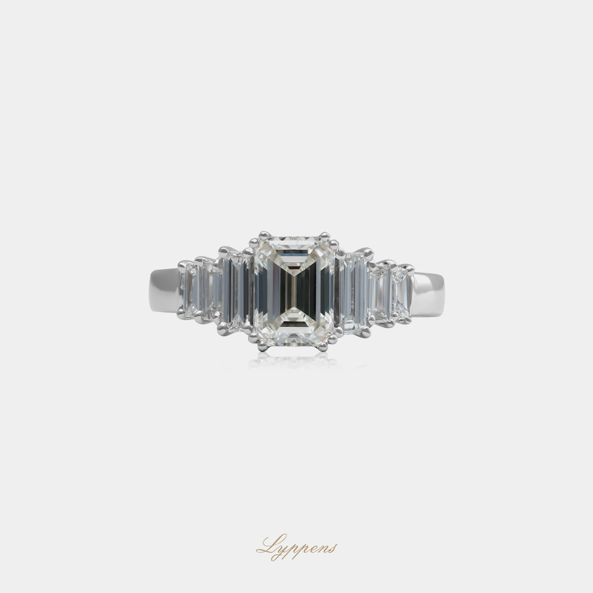 18kt witgouden ring met 1.03ct emerald geslepen GIA diamant en 0.40ct baguette geslepen diamanten