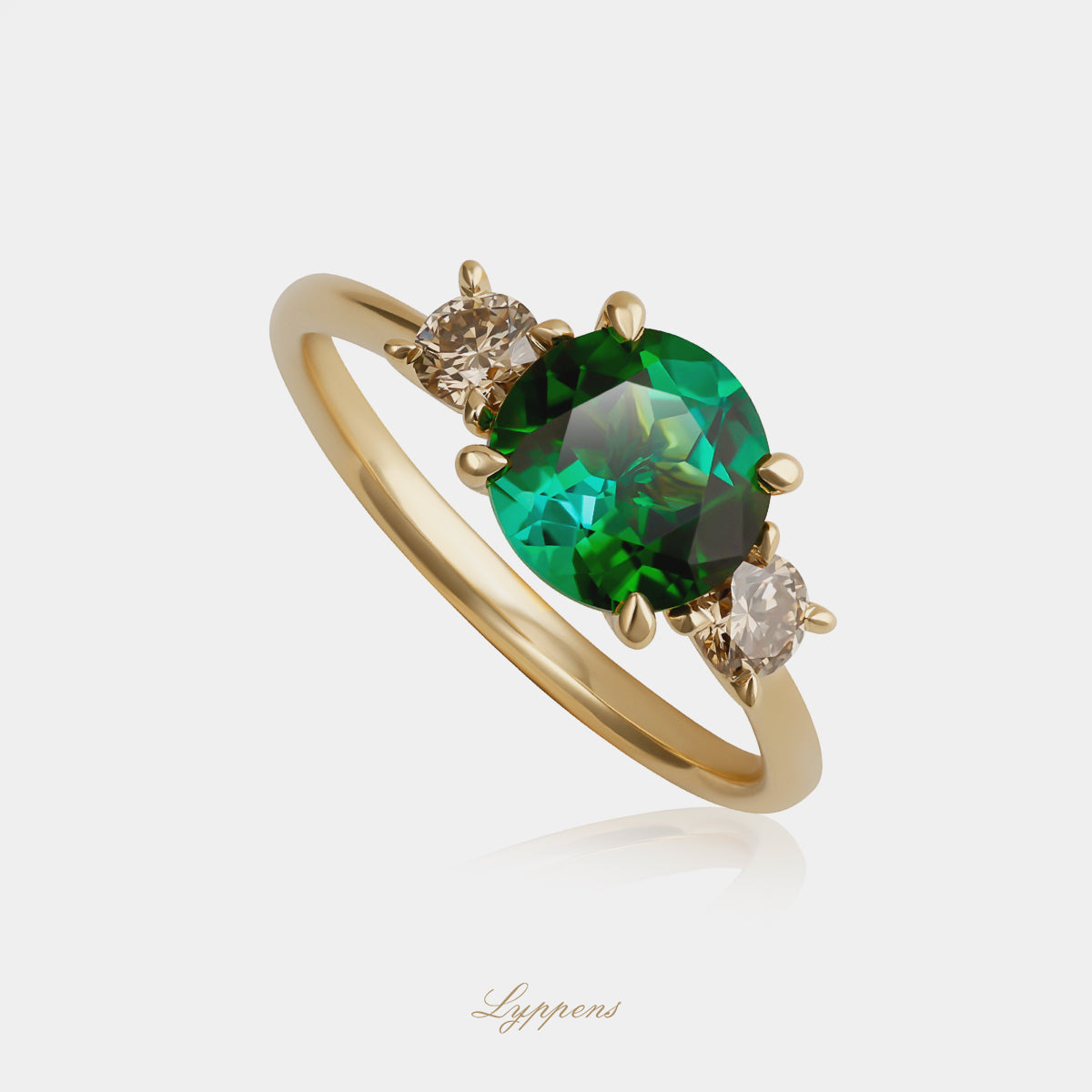 18 karaat geelgouden ring met rond geslepen groene toermalijn en bruine diamant zijstenen 0.35ct