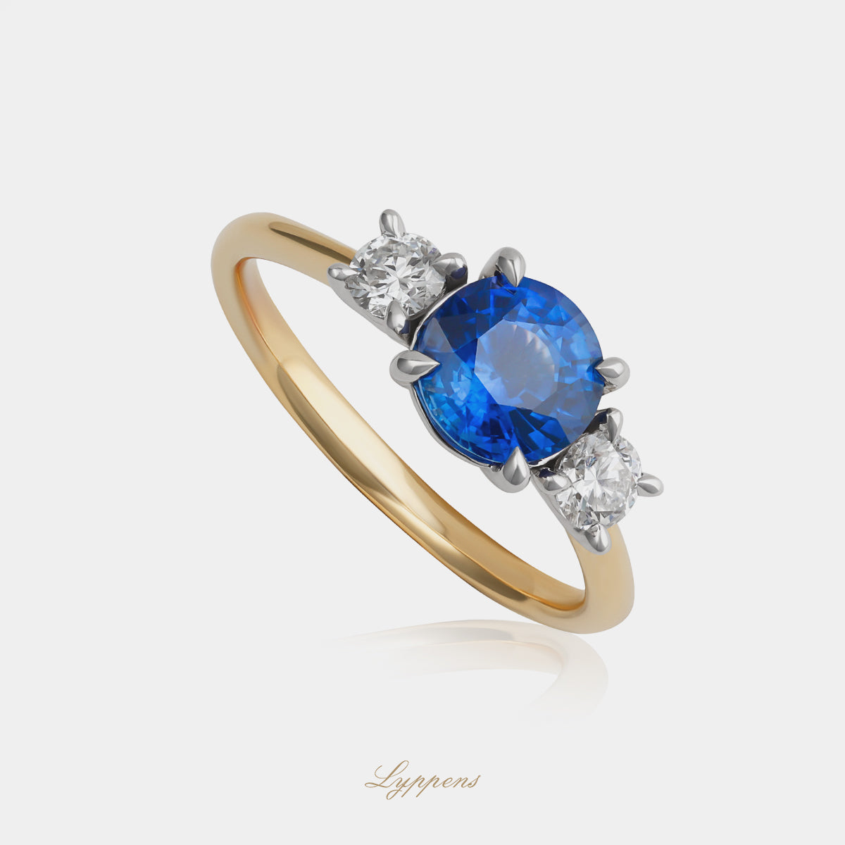 18 karaat geel witgouden ring met saffier en briljant geslepen diamant zijstenen 0.34ct