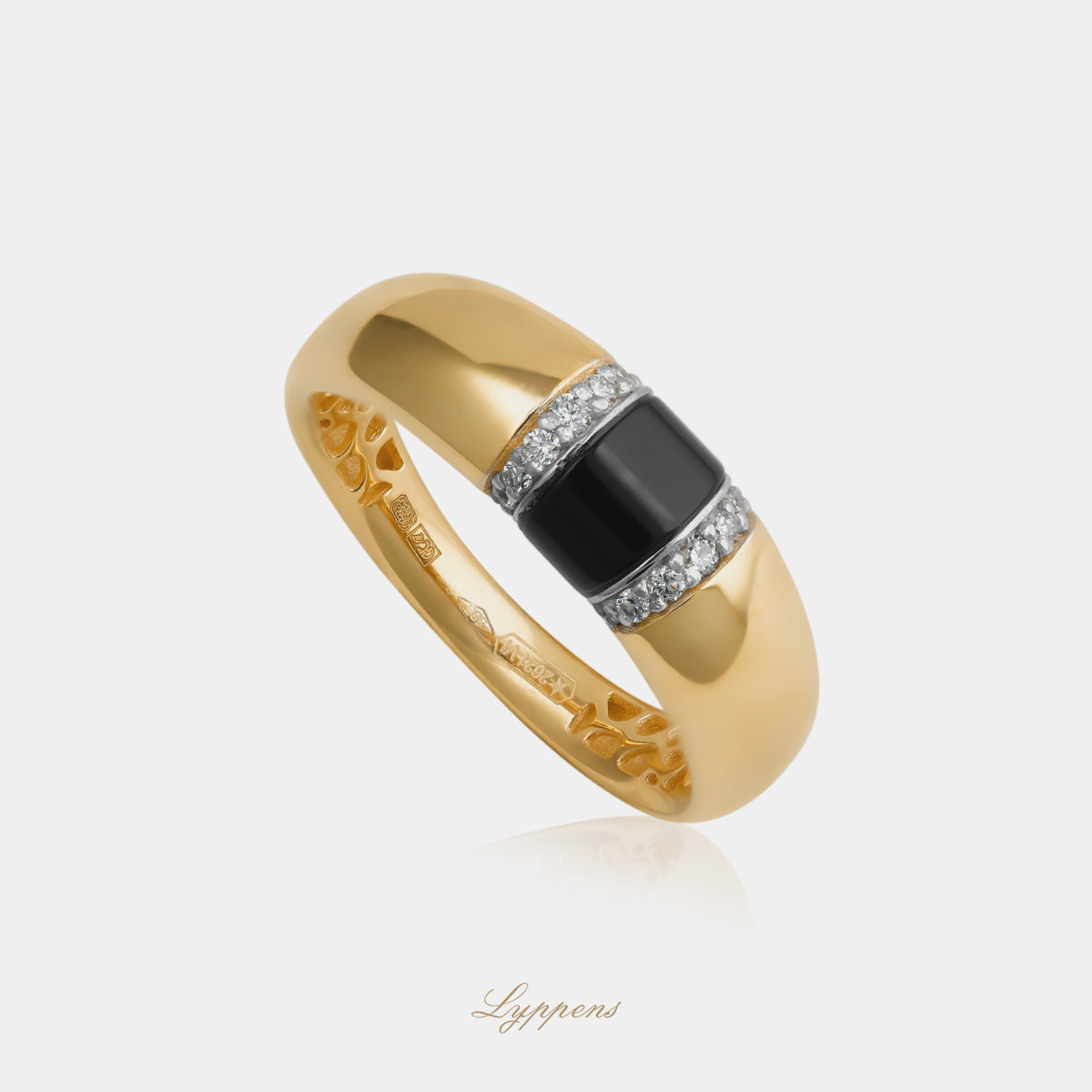 Geelgouden ring met onyx en diamant