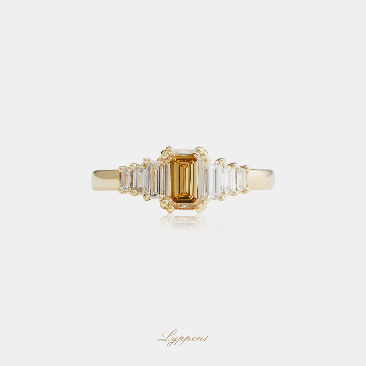 Geelgouden ring met bruine en witte diamant