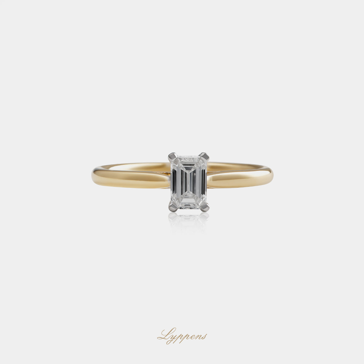Yellow gold solitaire ring with diamond