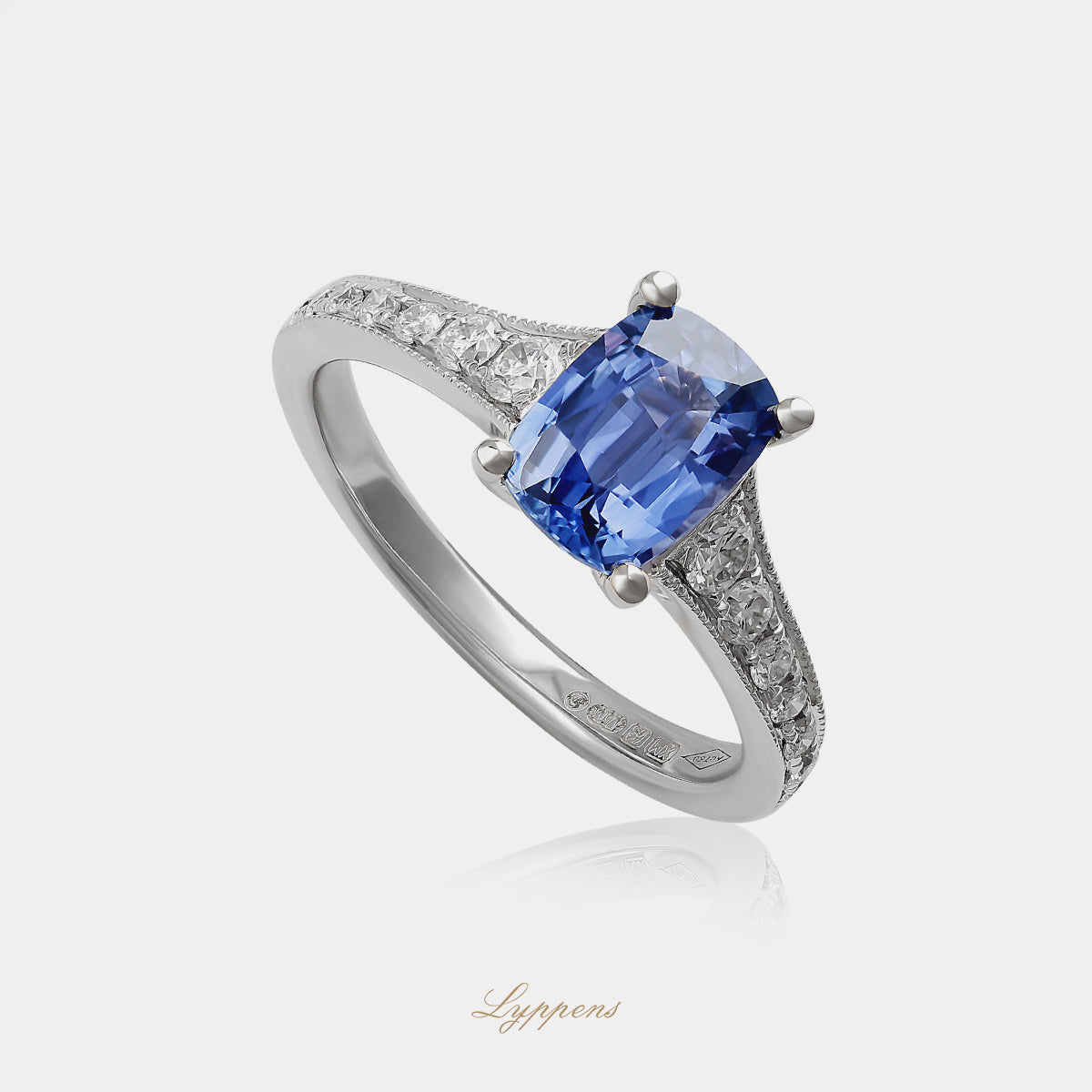 White gold ring with sapphire and diamonds