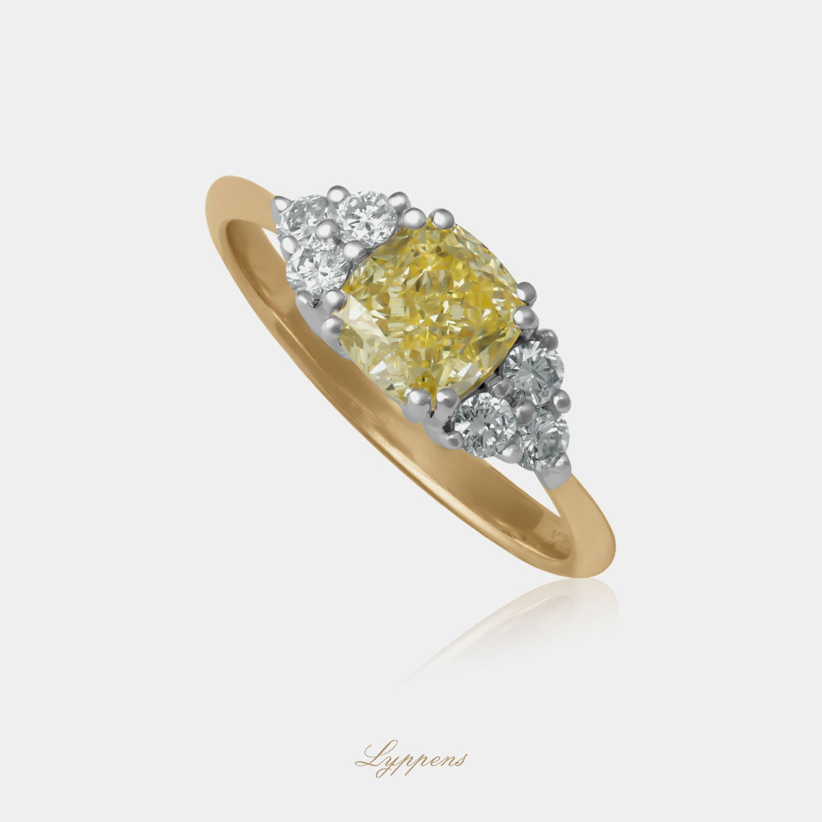 Yellow gold ring with fancy yellow and white diamonds