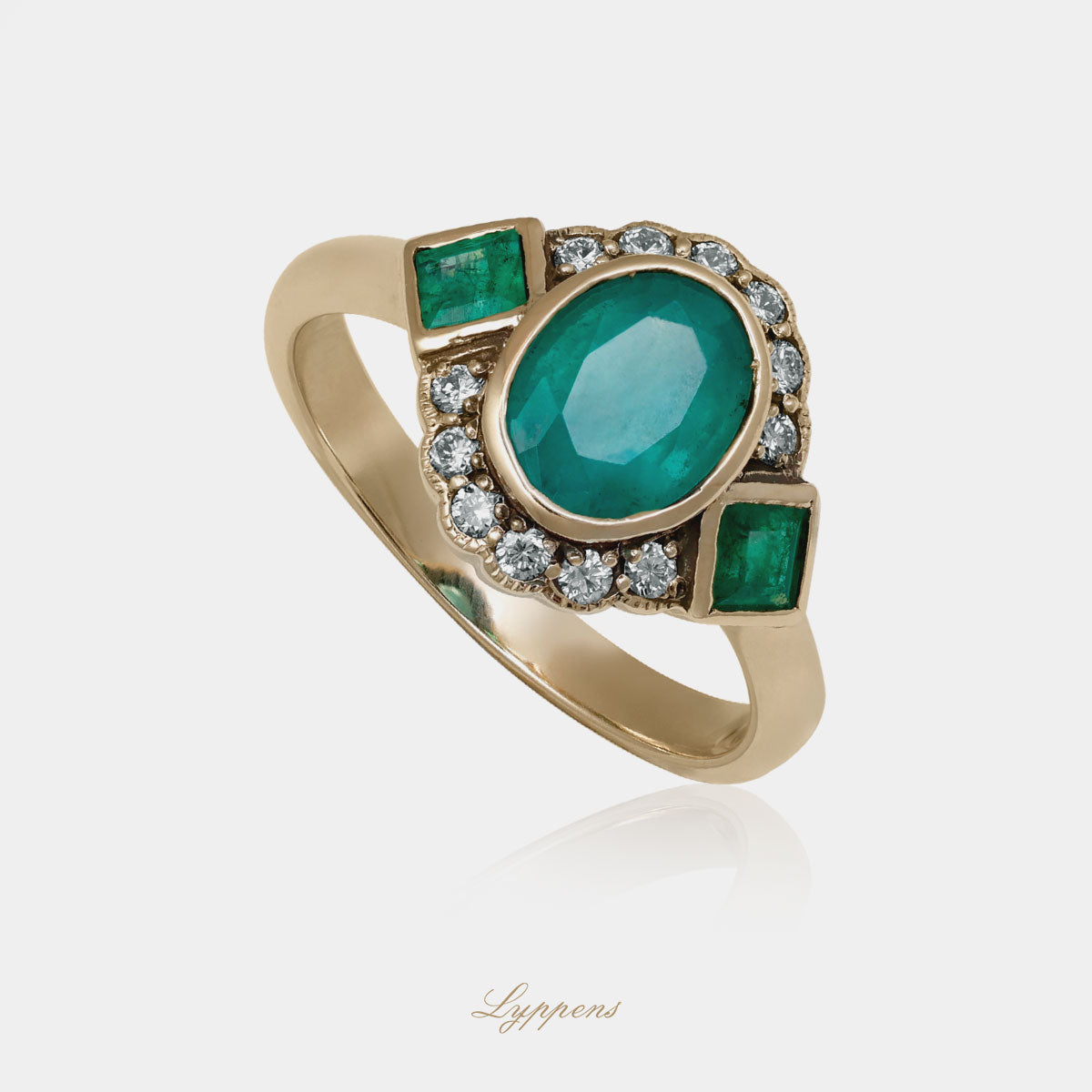 Geelgouden ring gezet met smaragd en briljant geslepen diamant.