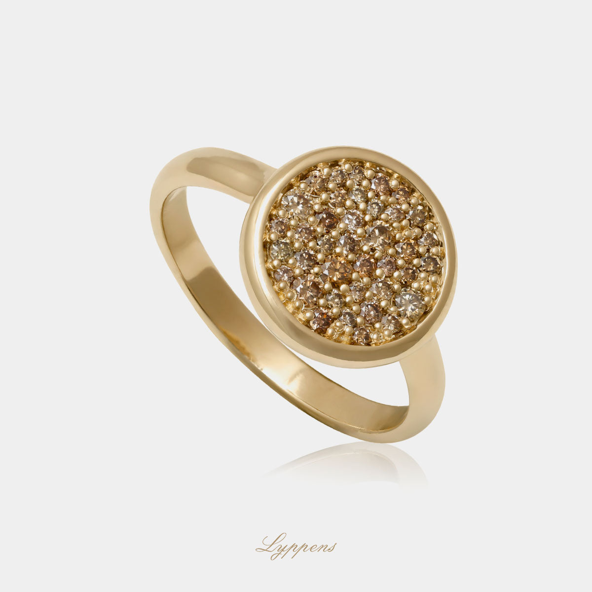 Geelgouden ring gezet met briljant geslepen bruine diamant.