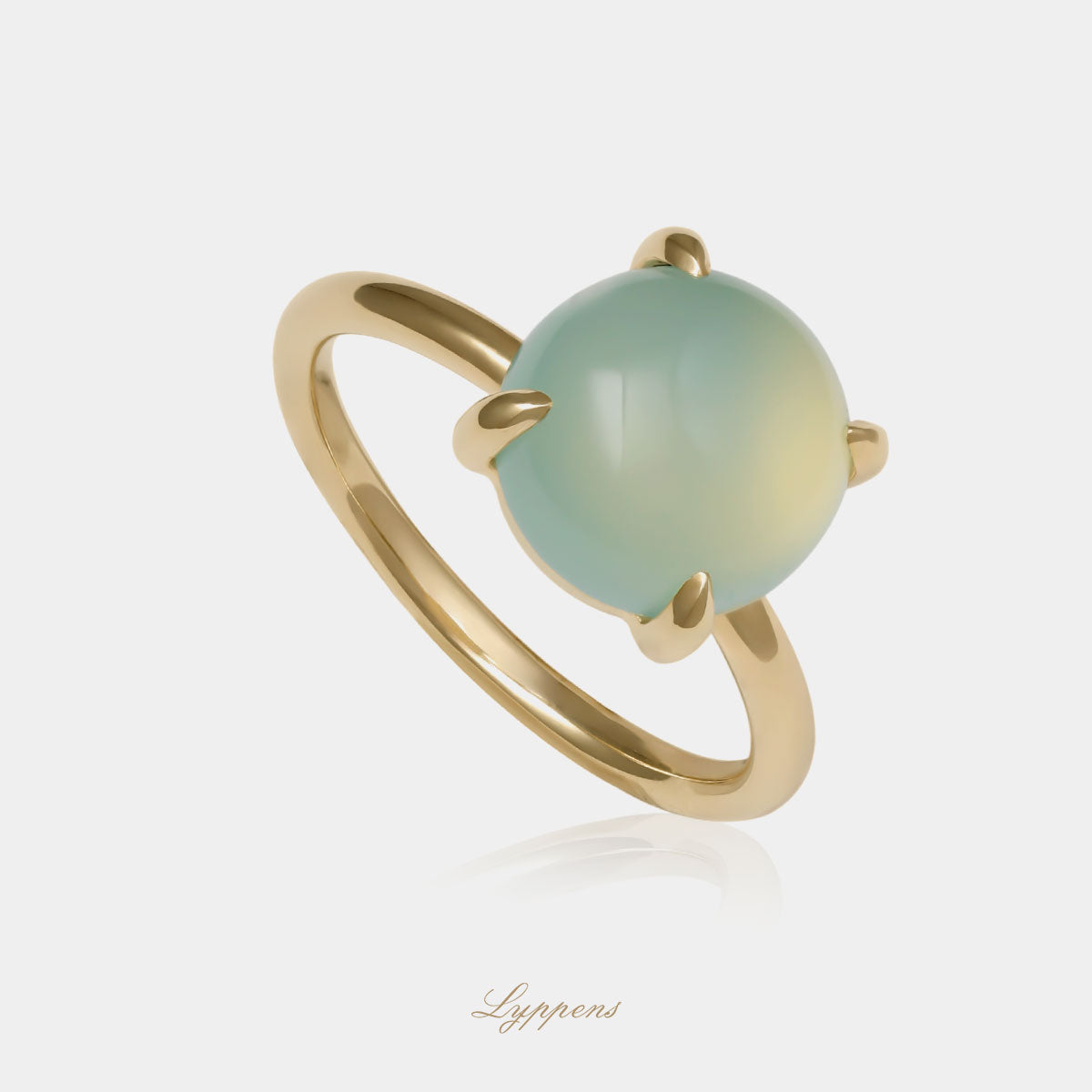 18kt geelgouden ring gezet met een cabochon geslepen chalcedoon.