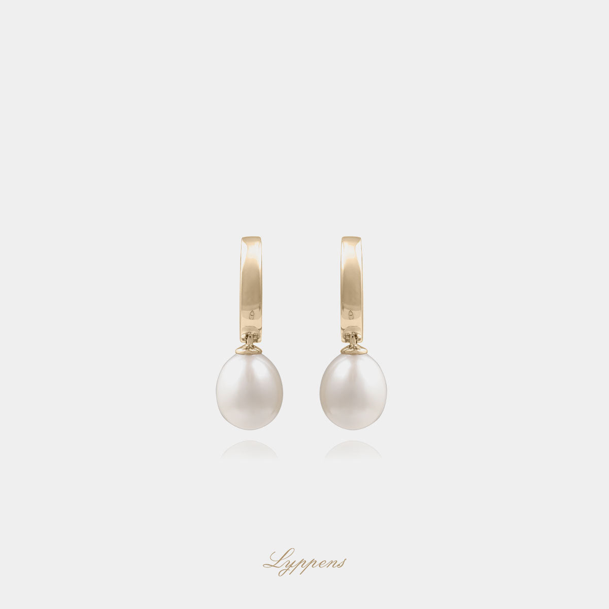 Yellow gold earrings with pearls