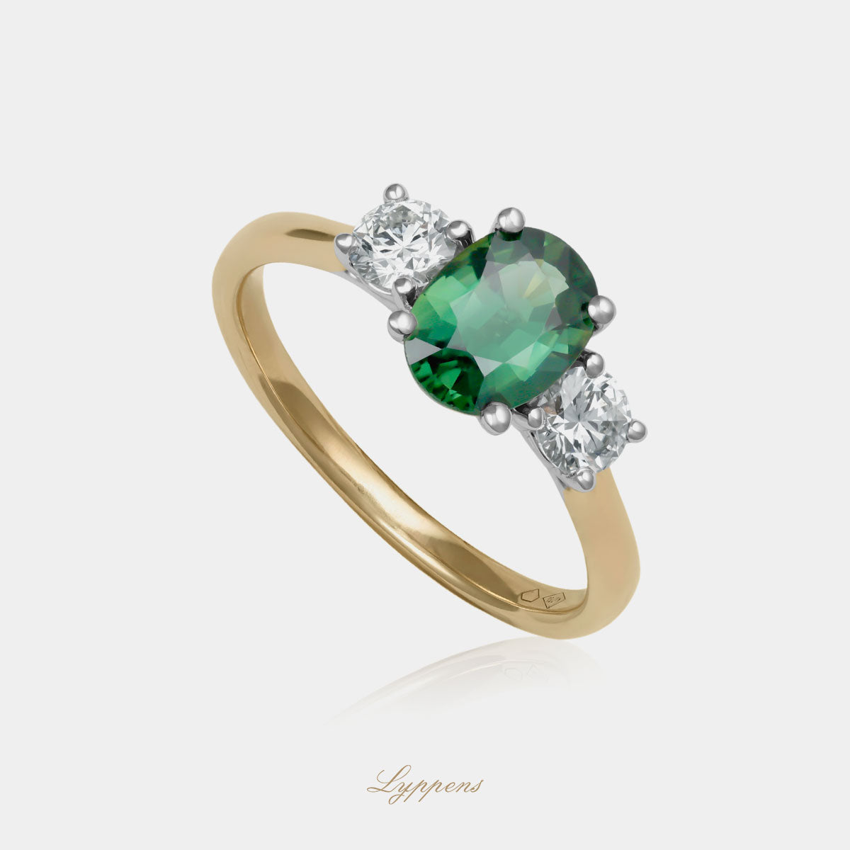 Geel- en witgouden ring met groene saffier en diamanten
