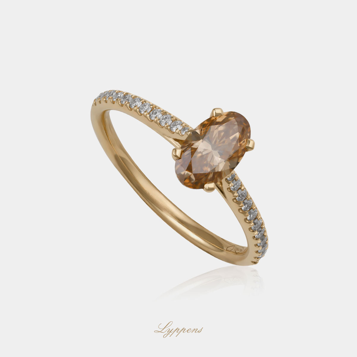 Geelgouden solitair ring met bruine en witte diamant