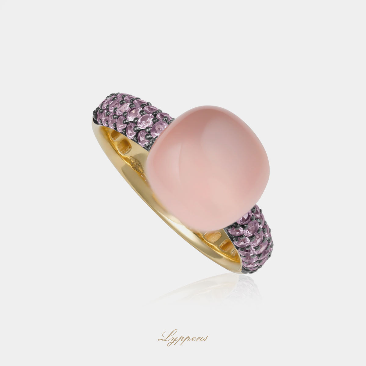 18kt geelgouden ring met cabochon roze kwarts en pavé roze saffier