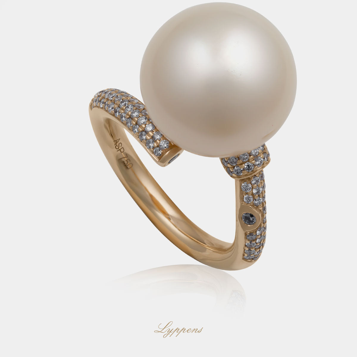 Luxe vintage roségouden ring met gouden Zuidzee parel uit de Pinctada maxima-oester en pavé briljant geslepen diamanten
