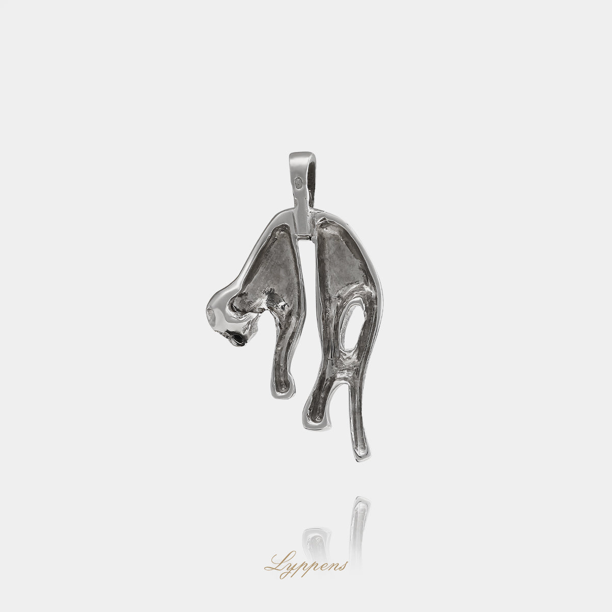 Vintage hanger van 14kt witgoud in de vorm van een panter, met briljant geslepen diamanten ogen van totaal ca. 0.10ct G VS
